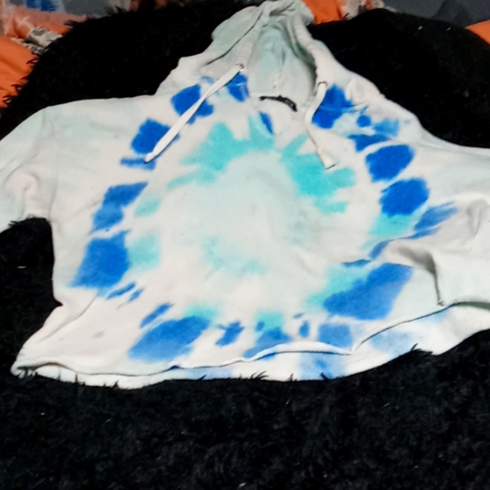 Cute cropped blue sweat shirt